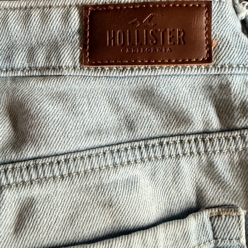 Hollister Co. ULTRA HIGH-RISE MOM JEAN - Picture 4 of 4